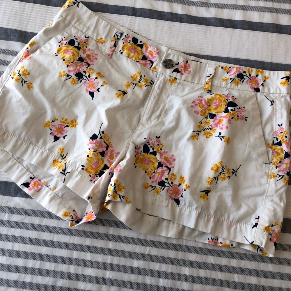 Old Navy Floral Print Women's Shorts in Cream with Pink & Yellow Flowers